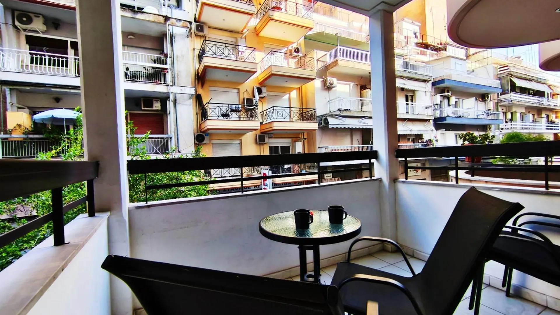 Апартаменты Elegant Central Studio With Balcony & 1 Gbps Fiber Салоники