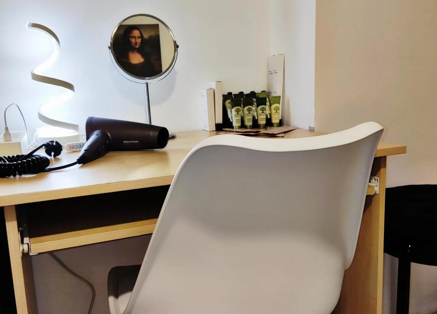 Elegant Central Studio With Balcony & 1 Gbps Fiber Saloniki
